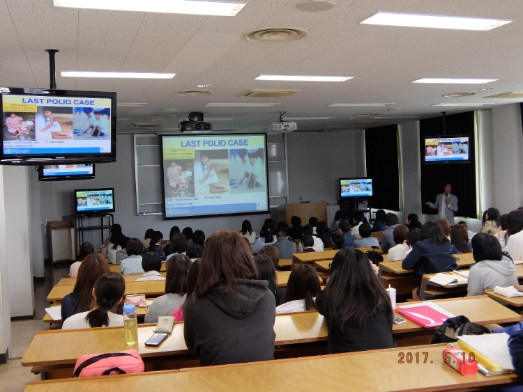 ＷＨＯのフィリピン事務所の遠田耕平先生が今年も本学を訪れ、特別授業を行ってくれました。