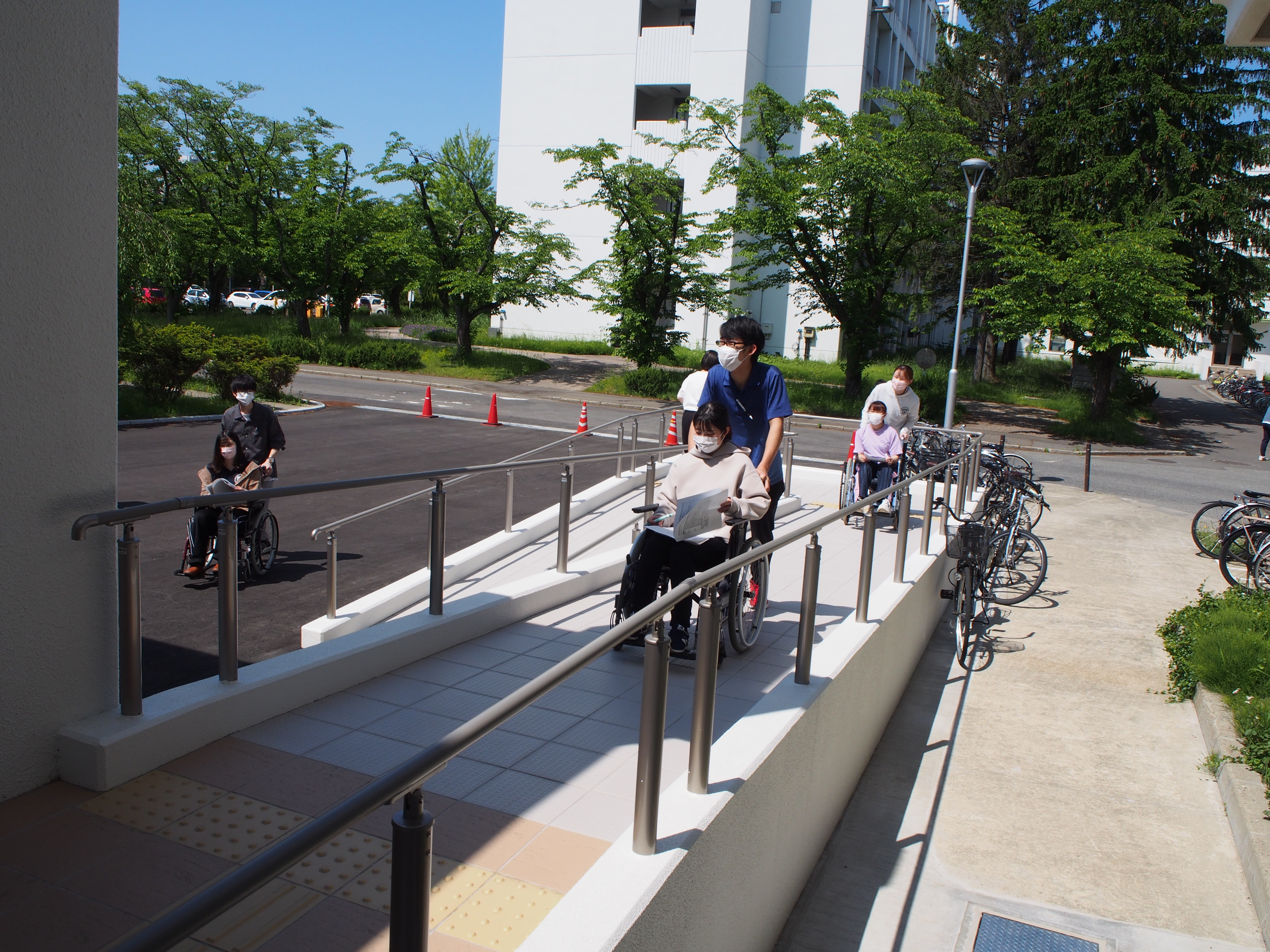 生活支援技術学実習　車いす介助・バリアフリーチェック実習